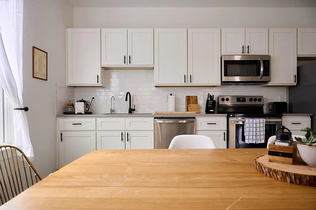 2 bed, 1400 sqft, $2,135 — Photo 3