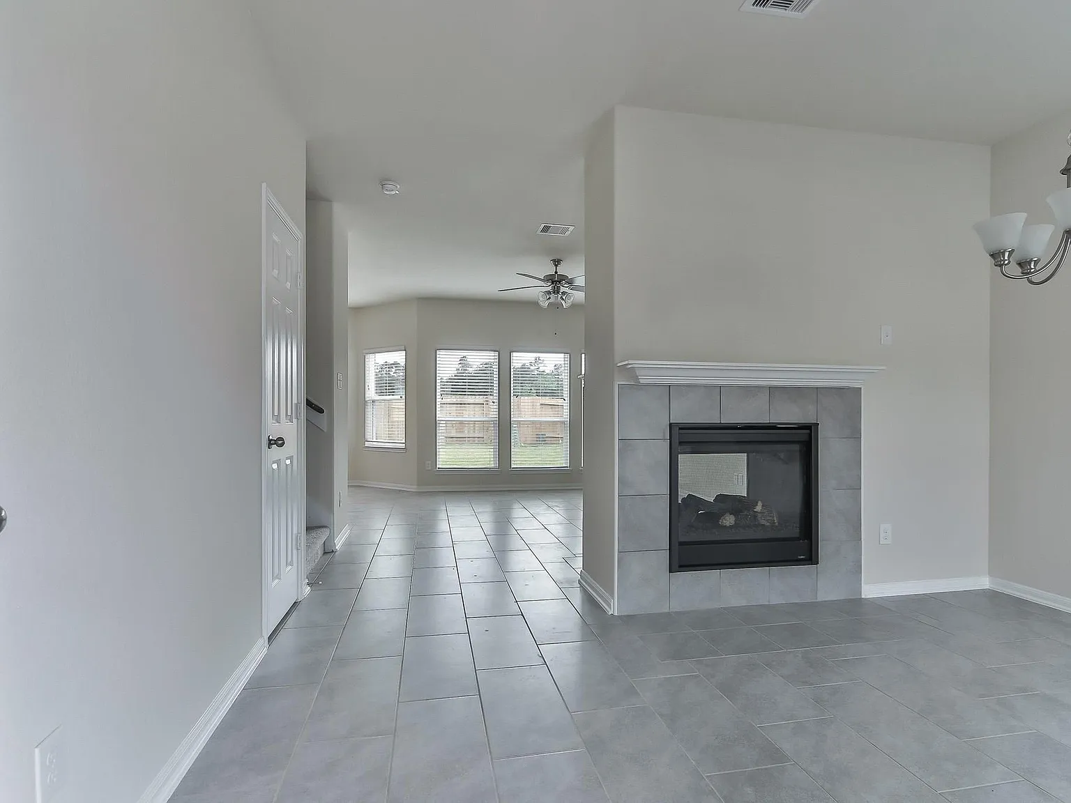 4 bed, 2.5 bath, 1975 sqft, $2,250 — Photo 3