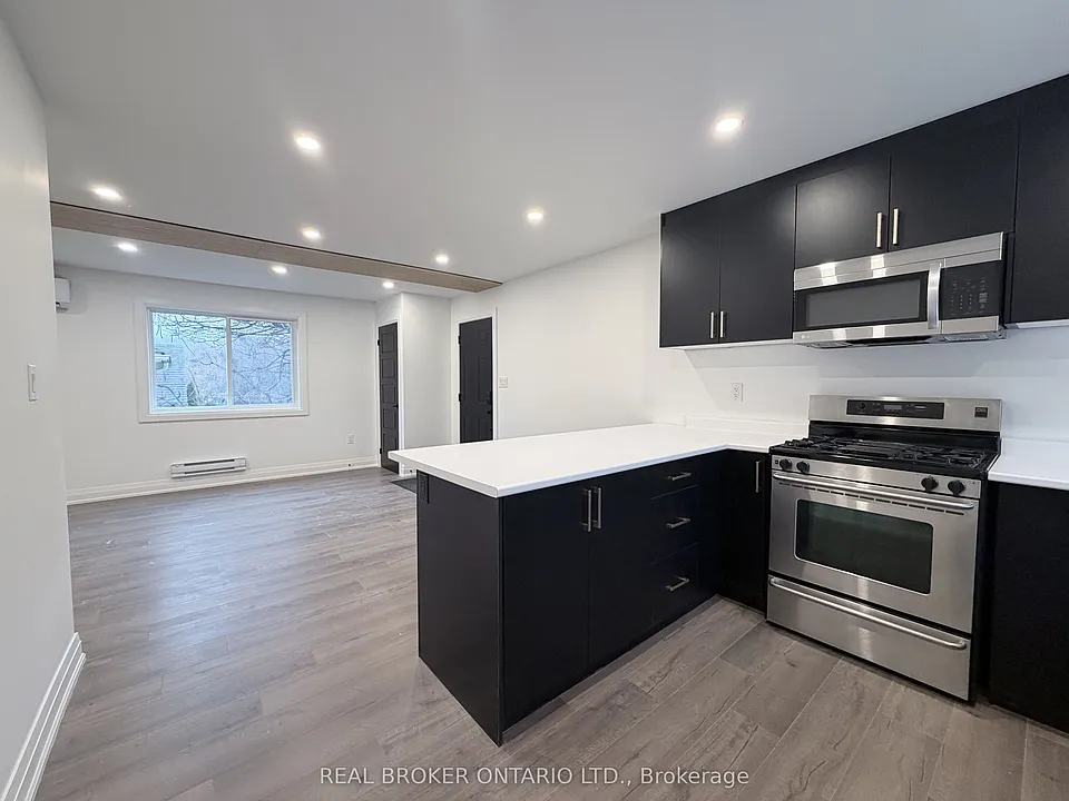 184 Ottawa St S #UPPER