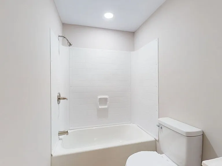 308 Queens Rd — Photo 20