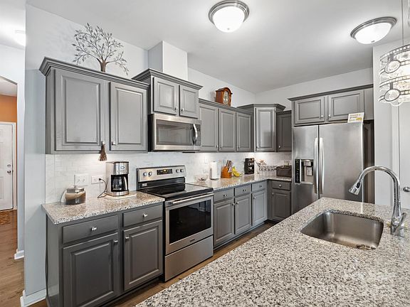 5th image of 5247 Crystal Lakes Dr