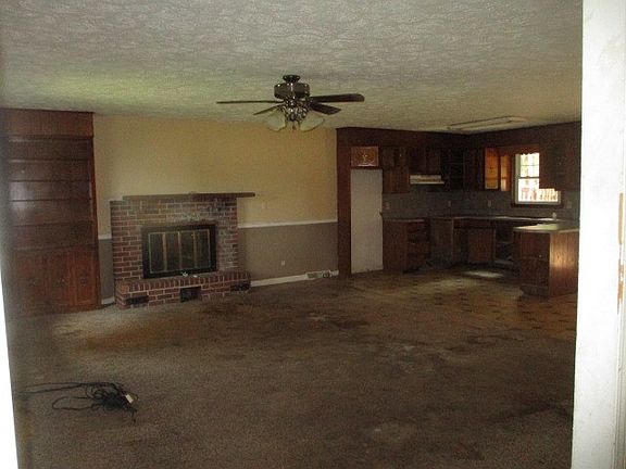 3rd image of 453 Parker Rd