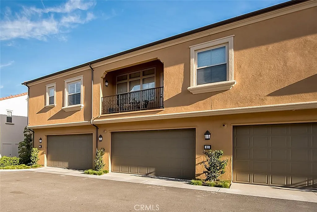 2 bed, 1200 sqft, $3,900 — Photo 2