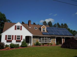 43 Ridgecrest Rd, Amherst, MA 01002