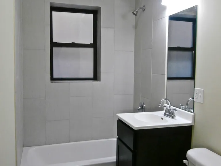 4746-50 N Sacramento Ave #3W — Photo 5