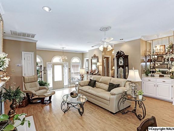 5th image of 2923 Deer Valley Dr SE