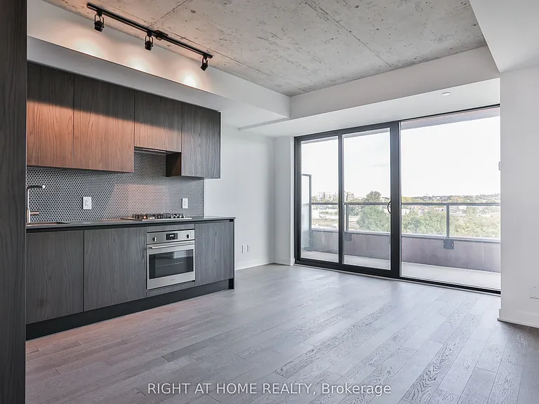 2720 Dundas St W #512 — Photo 5