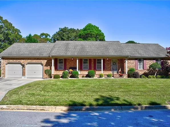 4504 Old English Cir, Virginia Beach, VA 23455