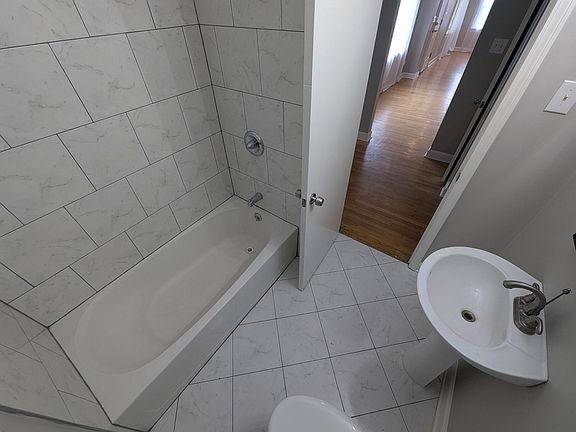 4th image of 3503 Huon Dr