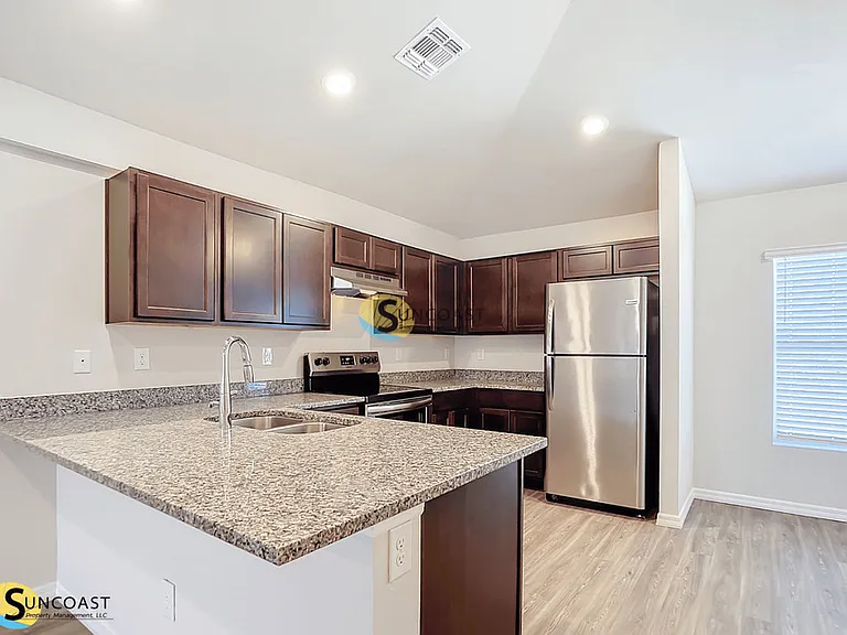 27078 Adams St — Photo 6