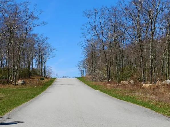 25 Vitruvian Ln, Tiverton, RI 02878