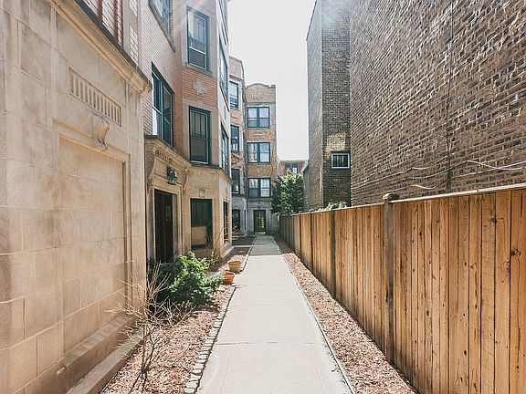 2nd image of 1225 W Granville Ave APT 3A