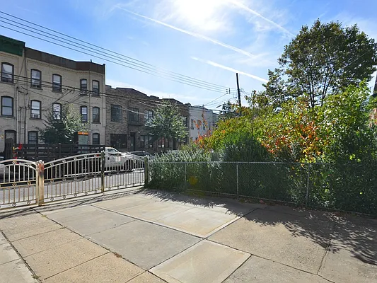 Sold by Keller Williams Realty Landmark | media 20