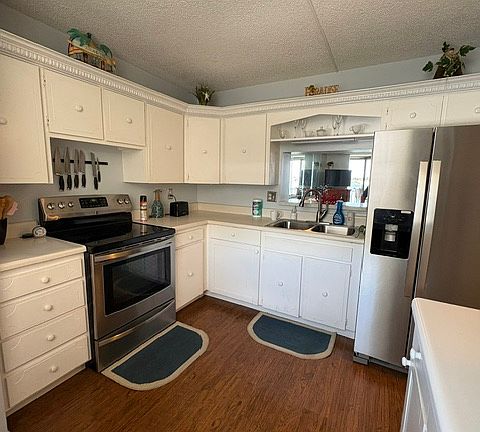 3rd image of 7920 Sun Island Dr S APT 205