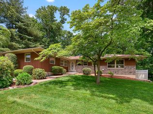 15 Fox Hill Rd, Chestnut Ridge, NY 10977