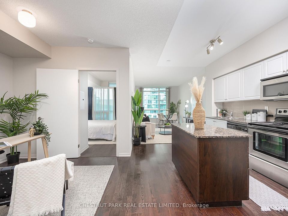 1st image of 215 Fort York Blvd #808