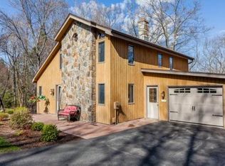 87 Maple St, Southampton, MA 01073