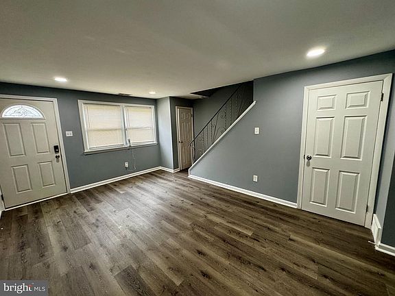 4th image of 8519 Marsden St