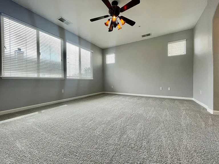 238 Laird Pl — Photo 9
