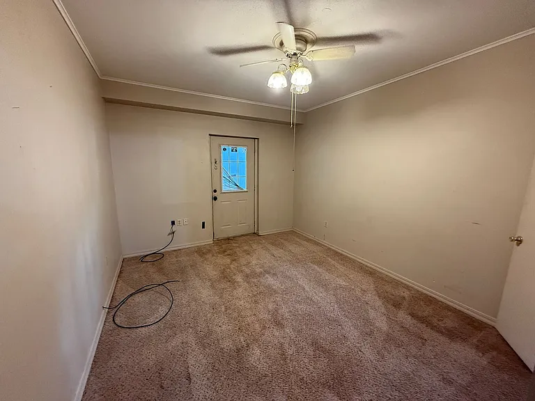 428 W Locust St — Photo 12