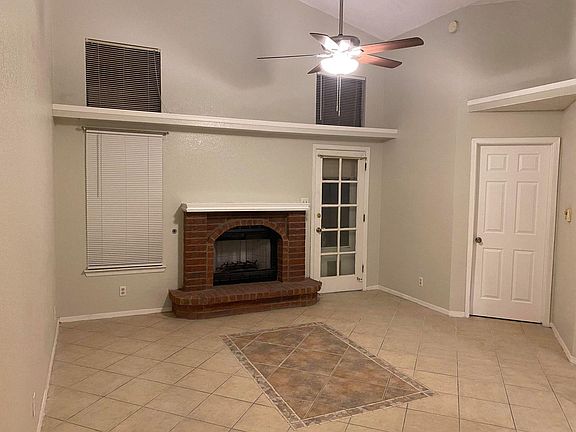 3rd image of 1005 Chiricahua Dr