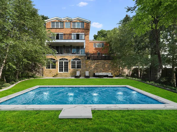 3061 Scenic Place image 2 of 40