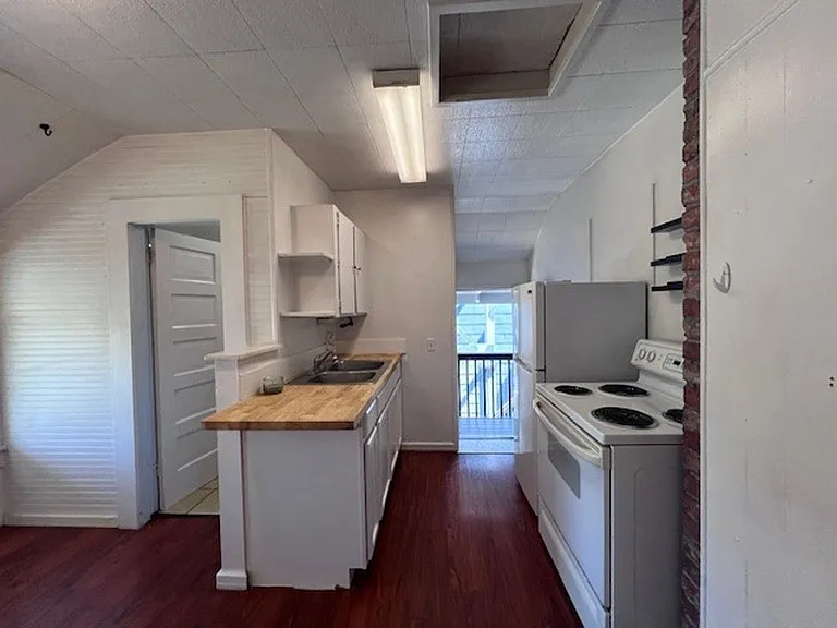 2211 A St — Photo 2