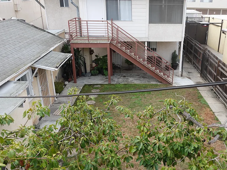 2048 E 3rd St #2048 — Photo 44