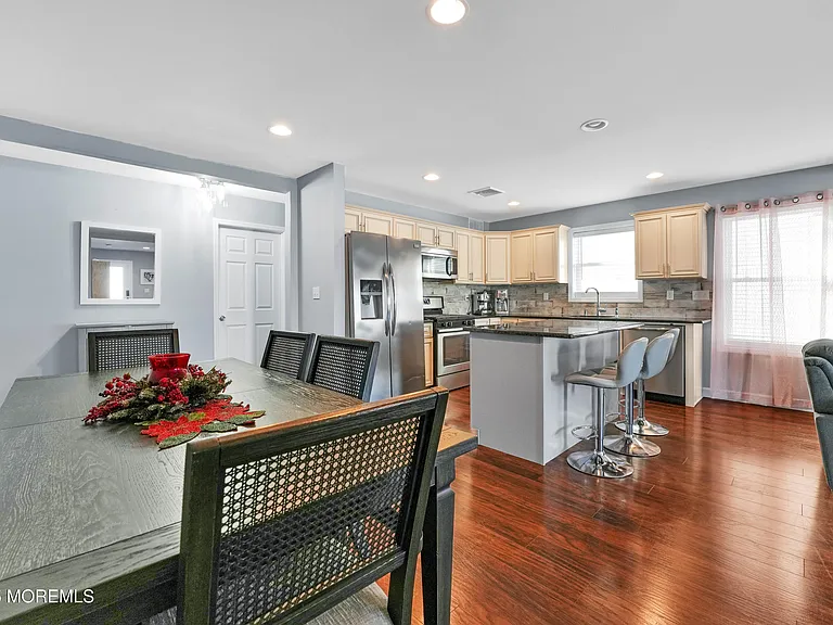 115 Harding Ave #B — Photo 8