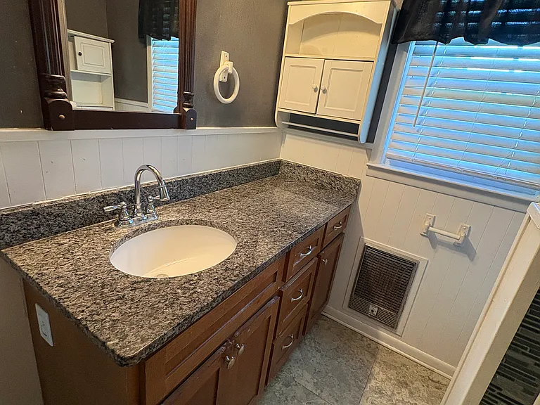5620 Forest Ave — Photo 13