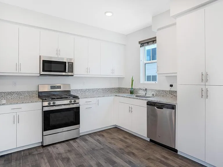 5406 Beach Bluff Ln #212 — Photo 12