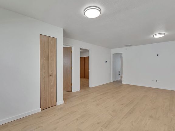 4th image of 817 215th Pl SW