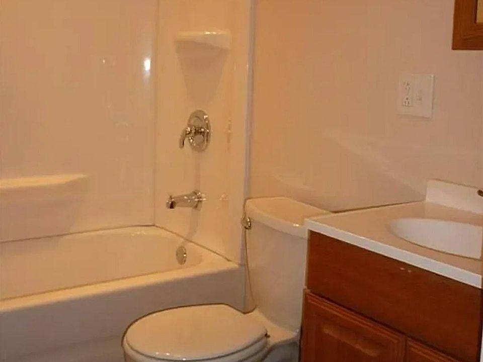 1st image of 120 Laurel Cir