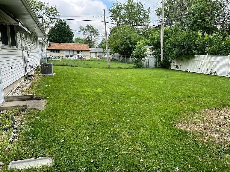 1905 Cypress Dr — Photo 5
