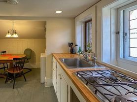 124 Roberts Place Apt 1