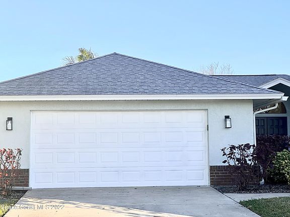 3rd image of 452 Crystal Lake Dr
