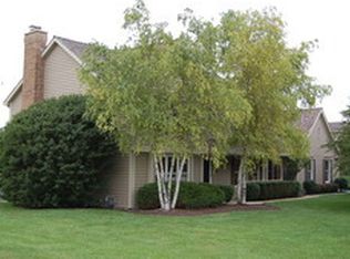 24 Wedgewood Dr, Hawthorn Woods, IL 60047