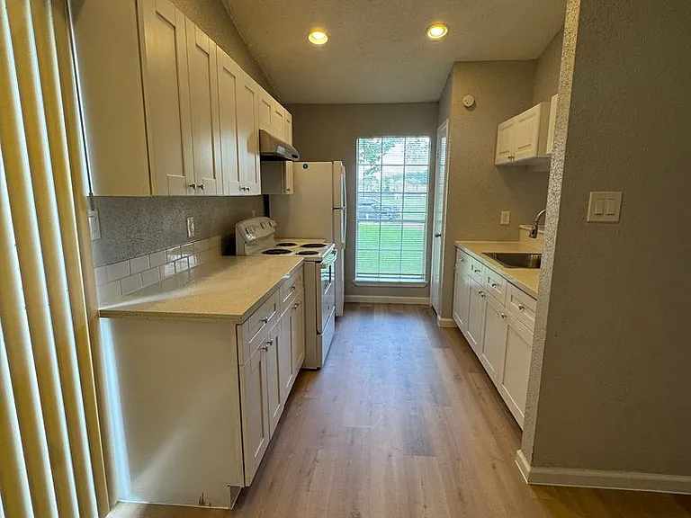 11217 Pender Ln — Photo 16