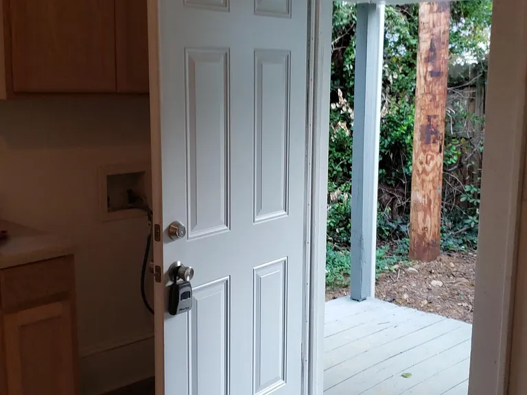 1119 Cedrow Dr — Photo 6