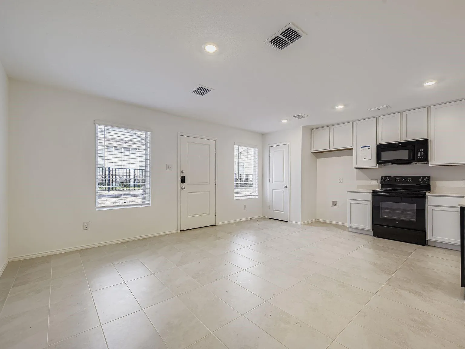 2 bed, 760 sqft, $1,700 — Photo 4