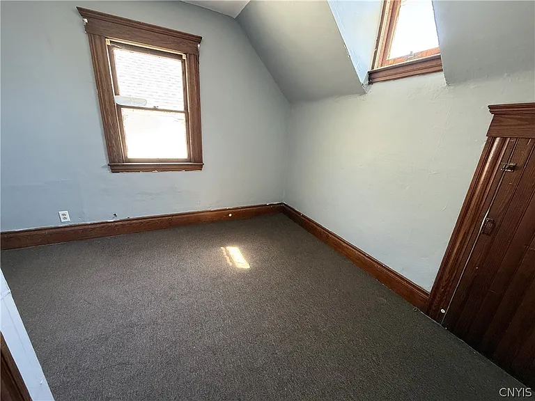 154 Seeley Ave — Photo 9