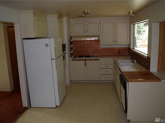 3rd image of 13439 Greenwood Ave N