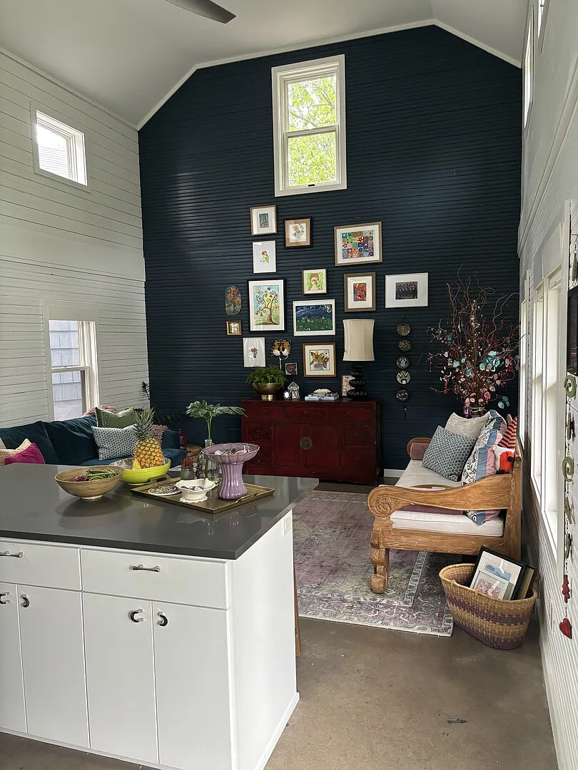Bright, sunny two-story cozy home in Old Austin — Photo 2