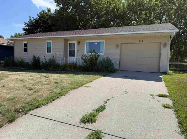 115 Crestwood Dr, Norfolk, NE 68701