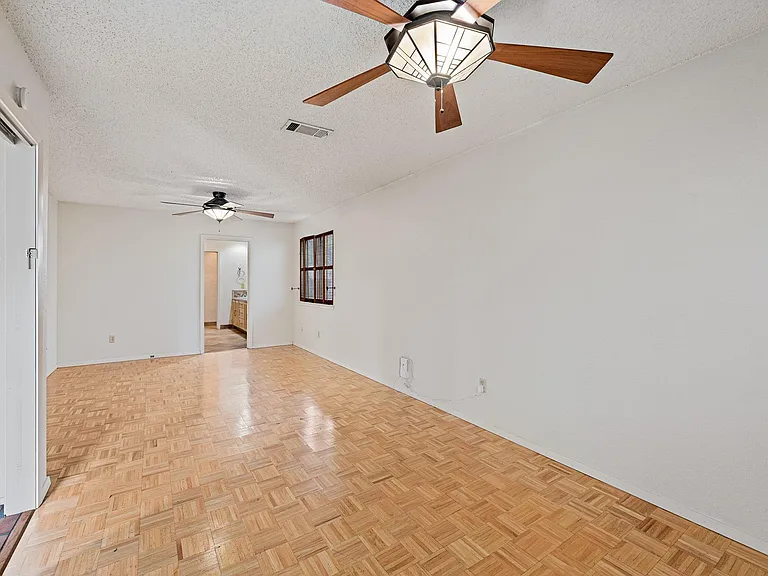 8022 Scotland Yard — Photo 15