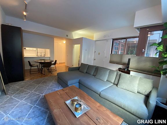 5th image of 368 W 50th St #Townhouse