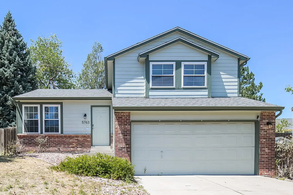 3 bed, 2.5 bath, 1387 sqft, $2,555 — Photo 1