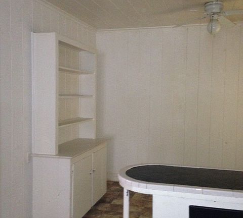 5th image of 527 W Cass St