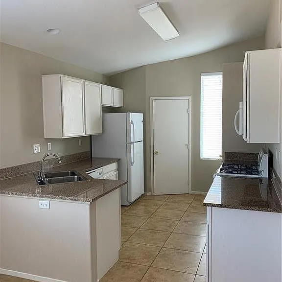 2902 Crisp Wind Ct — Photo 2