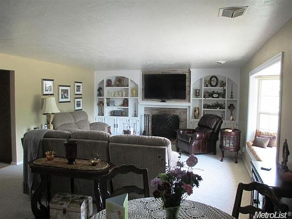 3rd image of 27017 E Vine Ave